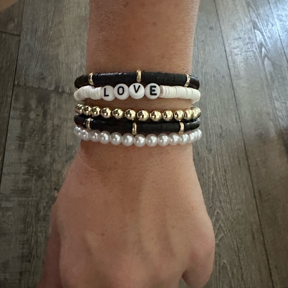 NEW 5 piece stackable bracelet set